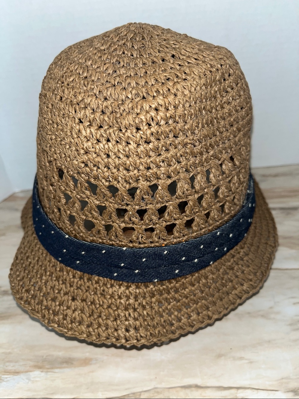 GAP Bucket Hat
Brown Crochet with Navy Band
Sz L